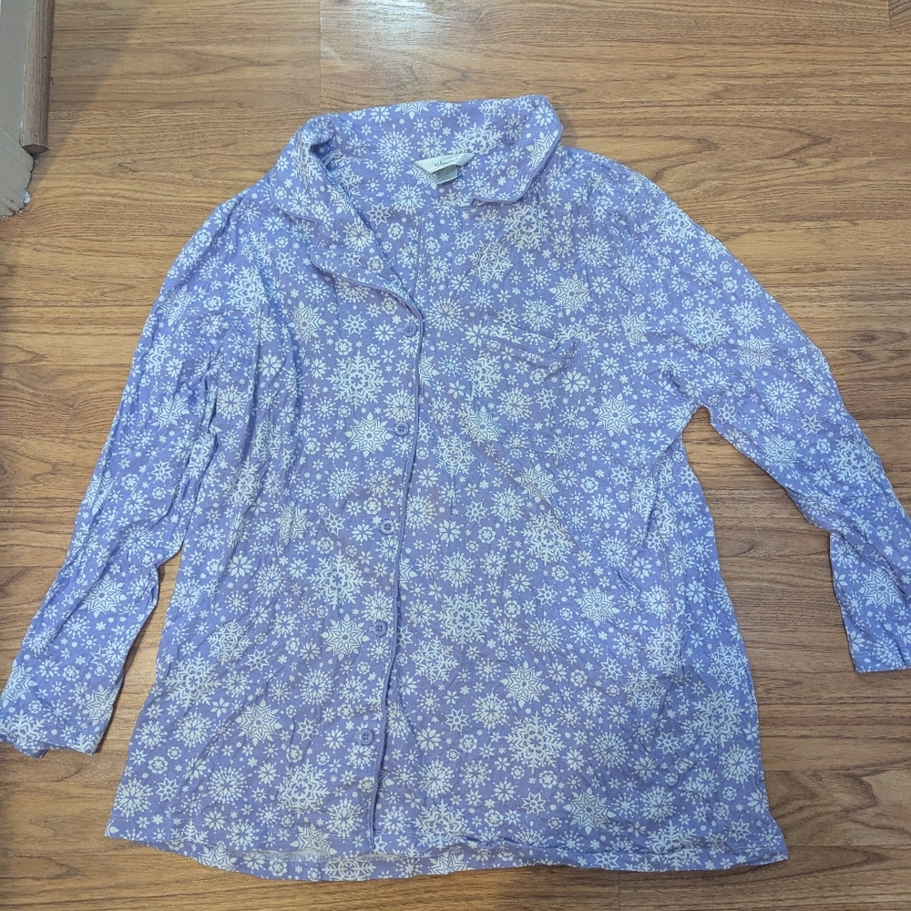 CJ Banks Lavender and White Snowflake Pajama Top